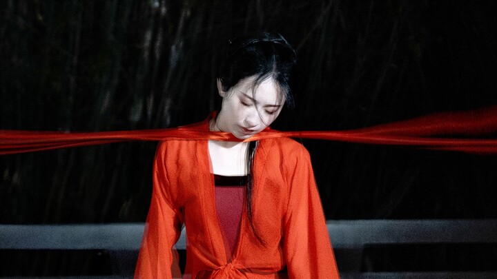 The long-sleeved and flying red silk is wrapped around the poor and infatuated guest [Yuanyang Debt]