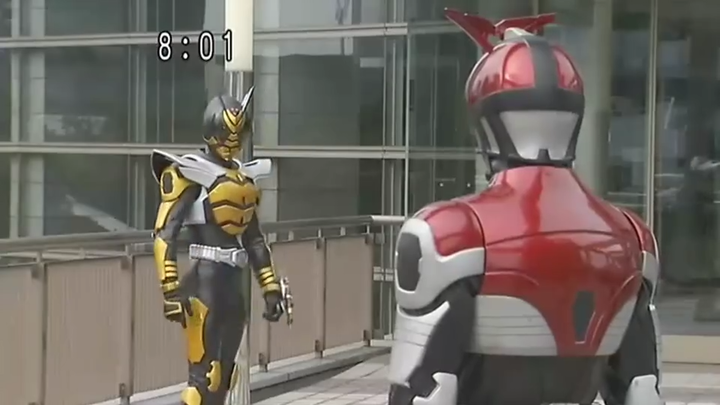 Kamen Rider Kabuto - Kabuto VS Raja Lebah, saat Kabuto memunggungi Anda, nasib Anda akan hancur