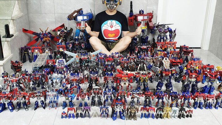 Optimus Prime's 2012 toy collection has been released! It feels so good to be surrounded by big brot