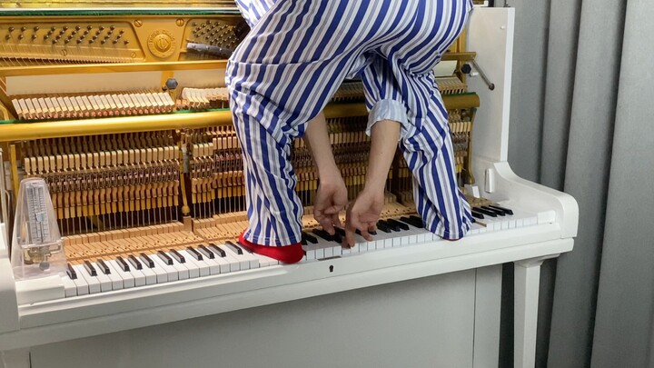 I heard that people who learn piano are very elegant. I am not only elegant but also free.