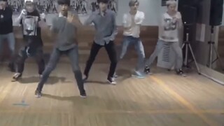[ถ้าไม่มีความสามารถขนาดนั้น อย่าคิดเลยว่าจะเป็นการเต้นรำแบบกลุ่ม] ต่อให้มีคนอยู่ในกลุ่มกี่คนก็จะมีก้