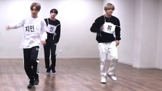 [MIC DROP practice room] I really like this dance break