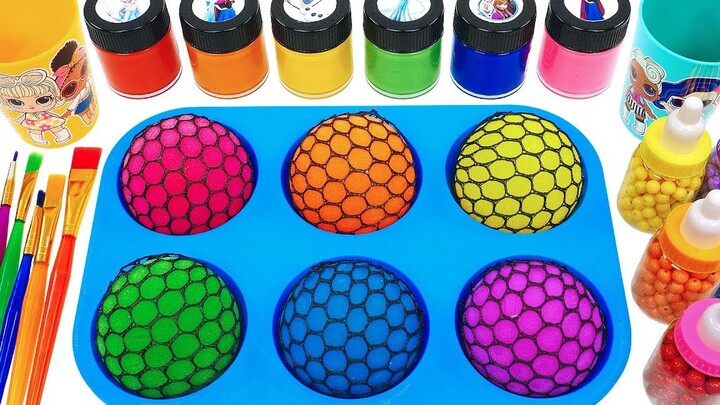 Play with the magic color bead tray, squeeze the balls into various toys, children like it