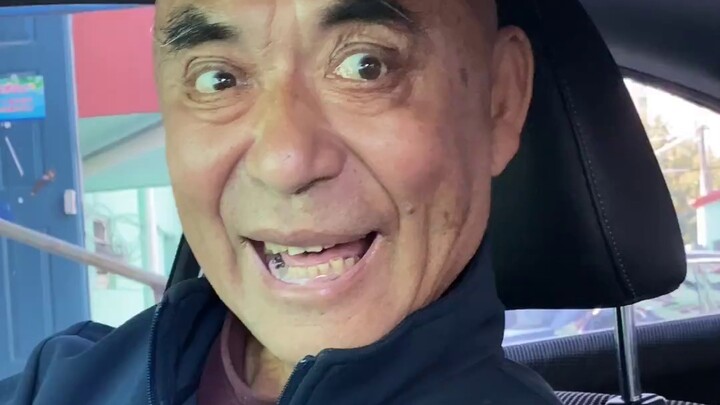 Ketika saya berbohong kepada kakek saya dan memintanya untuk merekam paket suara navigasi
