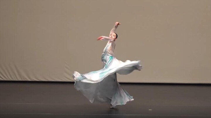 Delicate as a swimming dragon, graceful hands and crane steps, this is the beauty of Korean dance