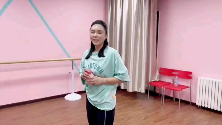 Pertama kali mencoba "Mani Love Song"! Ulan Tuya berusaha keras untuk menjadi kontestan menyanyi dan