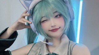 jedag jedug cosplayer versi Hatsune Miku