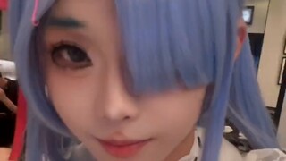 Cậu bé bị ném vào bồn cầu trong lần cosplay đầu tiên