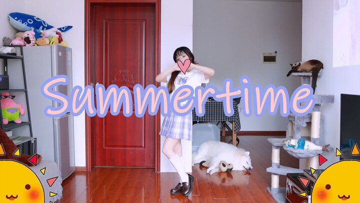 Summertime in the fat house is of course staying at home and drinking ice-cold music‍( ゜▽゜)つロ