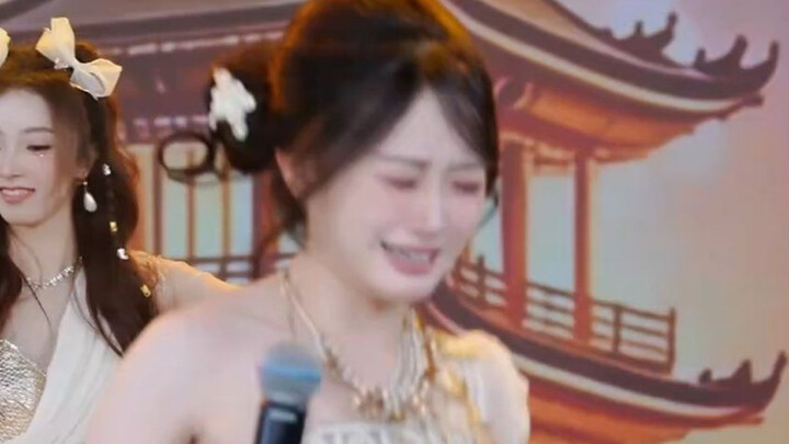 MC เวินเวน ร้องเพลงและเต้นรำบนเวทีพร้อมเปิดไมค์ 🤣【เวินเวน】