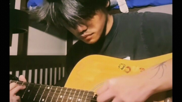 SUSH (King of rizz) playin guitar