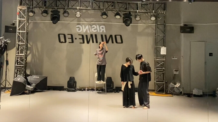 Super beautiful modern dance not to be missed ~ "Slow Cool" practice room double version ~