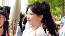 Biểu cảm nhỏ rất rộng rãi và đáng yêu. Tôi bắt gặp Aubao Haomi, người rất vui vẻ và đập tay với mặt