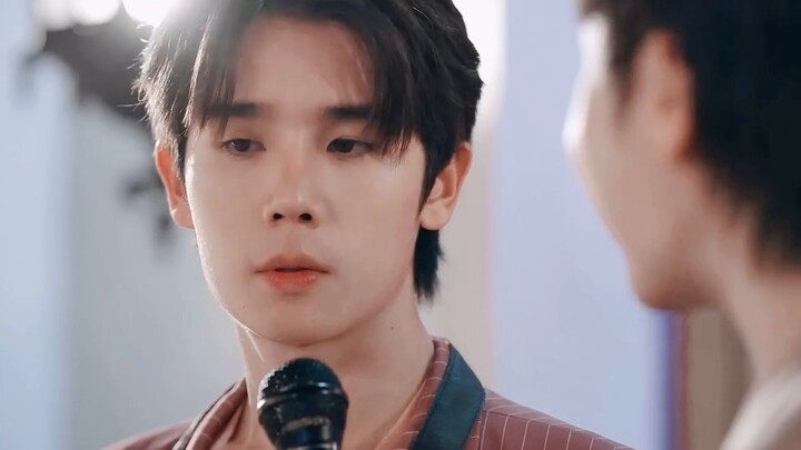 ฉันร่วมตามล่าหาดาวกับเพื่อน และเธอก็ตกหลุมรักฉันตั้งแต่แรกเห็น! [รอยยิ้มที่ดึงดูดทั้งเมือง] [รักอีกแ