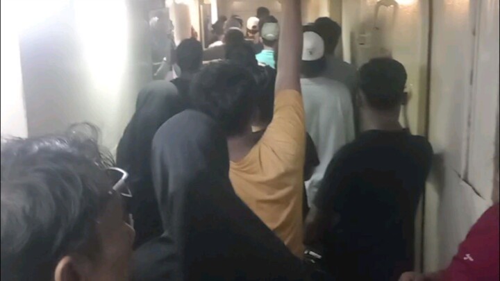 Antri makan di kapal pelni
