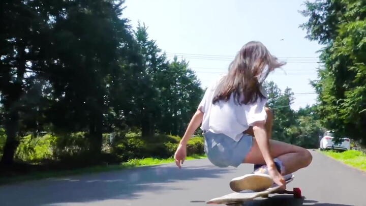 [Skateboarding Girls] The Beautiful Long Legs!