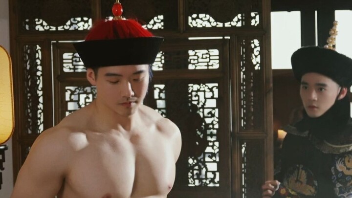 Seorang pangeran benar-benar mengintip penjaga berotot yang sedang mandi? Setelah ditemukan...