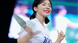 Cheerleader Lee Da Hye speed dances