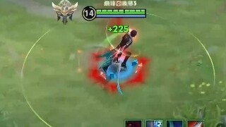 Liu Bei awalnya memegang pedang