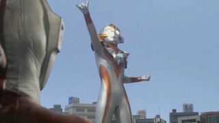 Ultraman chết trong ánh mặt trời mọc!