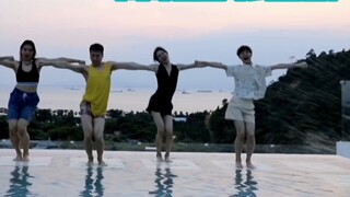 [Bai Xiaobai] Macho men playing in the water "Rollin'" pool dance version of the five beauties summe