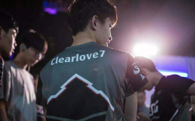 【clearlove】ครั้งหนึ่งฉันเคยยืนอยู่บนจุดสูงสุดของความรุ่งโรจน์ และฉันก็ล้มลงสู่จุดต่ำสุดเช่นกัน ฉันปล