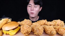 Mukbang Triple Cheeseburgers and Friend Chicken... Yummy 😋 Yt 교과tv