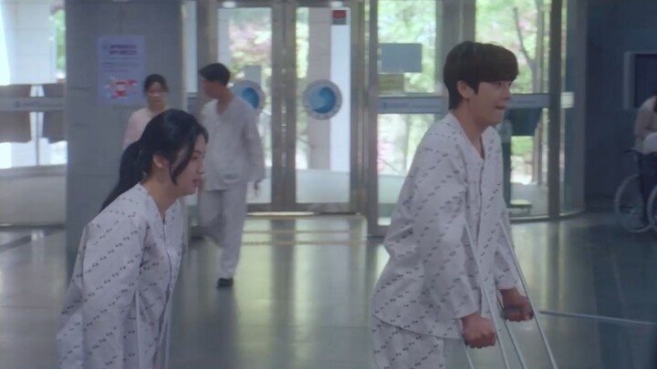 Finale: Two people on crutches together is a bit funny (both old and married) [run to you | Shuangpu