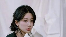 Yang Zi yang berusia 31 tahun akhirnya mengucapkan selamat tinggal pada poninya dan mengenakan gaun