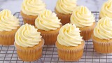 Công thức Cupcake cơ bản và kem bơ kiểu Đức đơn giản | Vanilla Cupcake and German Buttercream