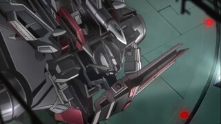 Gundam tấn công Phượng hoàng