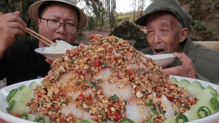 วิธีกินเนื้อขาวแบบใหม่ บะหมี่เย็น"กระเทียมสับเนื้อขาว"  อร่อยคำโต