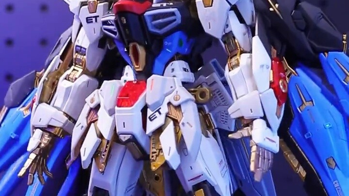 หล่อและแกร่งที่สุด! Bandai MGEX Strike เข้าร่วมฟรี!