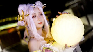 Fairy Chang 'e on the moon wishes you a happy Mid-Autumn Festival!