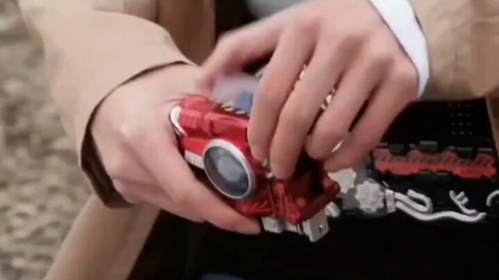 kamen rider build (Hazard form) first henshin