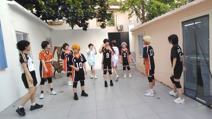 [Vlog of the Volleyball Boys cosplay team building] in Qingdao! (Part 1)