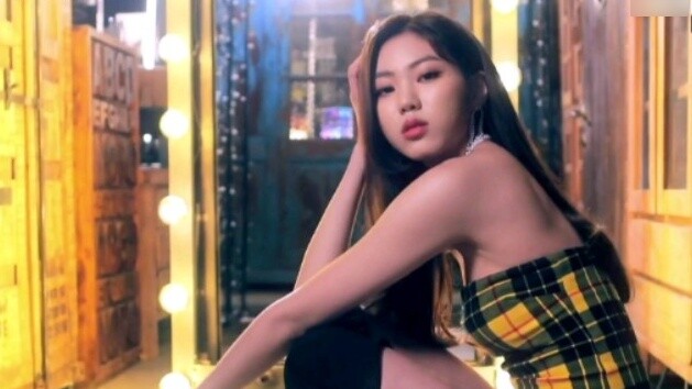 【CLC】A stage performance comparable to a music video