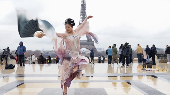 So cool! Improvisational classical dance "The Elephant King's Parade" ignites the streets of France