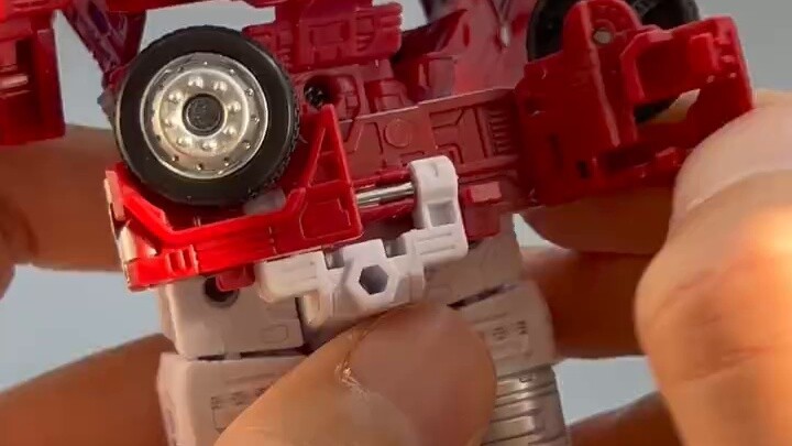 Patung kepala mana yang terlihat lebih bagus? ——Hari ini saya membagikan set tiga orang Transformers