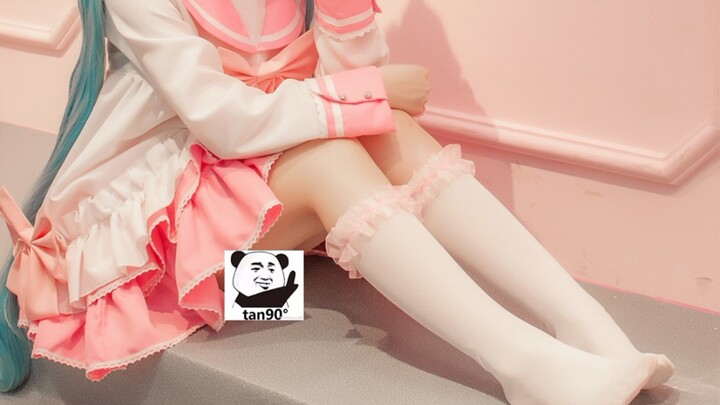 reality! The reason why you are single! Come and take away the pink and tender Miku cosplayer~