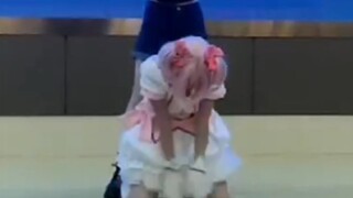 The cosplayer Madoka danced in the school art festival audition, but failed.