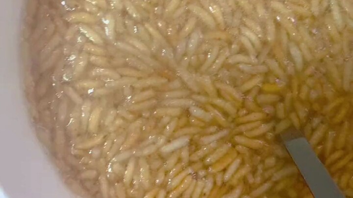 6 soaked fried rice, 6 maggots