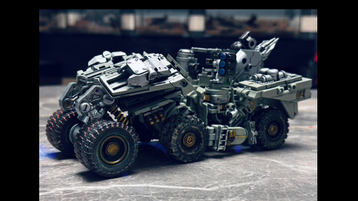Transformers DS trailer + SS forklift combined six-wheel armored vehicle