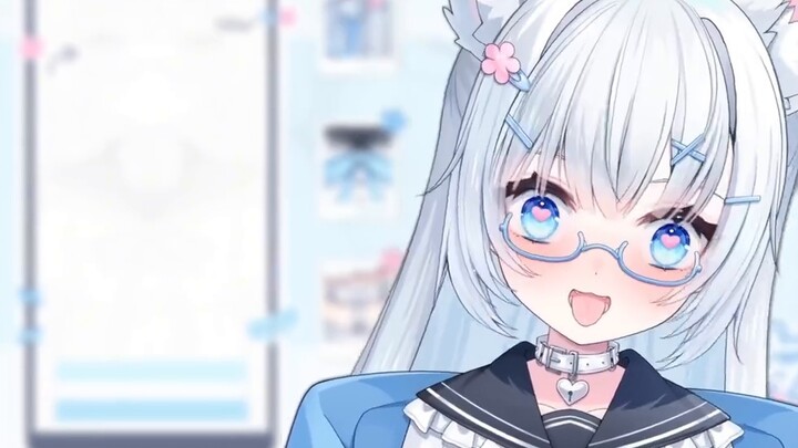 จิ้งจอกน้อยอัจฉริยะที่มีขนสีขาวและดวงตาสีฟ้า [แสดงโมเดลแบบ live2d]