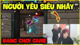 FREE FIRE | Đức Mõm Bị Người Yêu Nhây Trong Lúc Chơi Game, Quá Lầy Lội Nhưng Rất Cute !!!