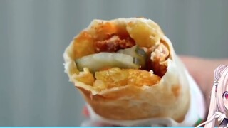 โลลิชาวญี่ปุ่นอดใจไม่ไหวหลังจากดู "Shawarma: จบแล้ว สูตรลับถูกขโมย"! “อยากกินกะหล่ำปลีด้วย หิวแล้ว!!