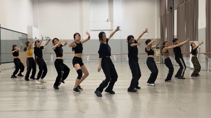 The practice room version of "Slay" by the Doctoral Dance Company of the Chinese Academy of Sciences