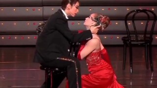 (Takarazuka Revue) "No matter how many women's waists I hug, I still love your waist the most, my lo