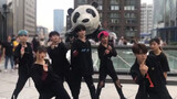[Pertunjukan jalan pertama panda raksasa Chengdu IFS] BTS - Fire