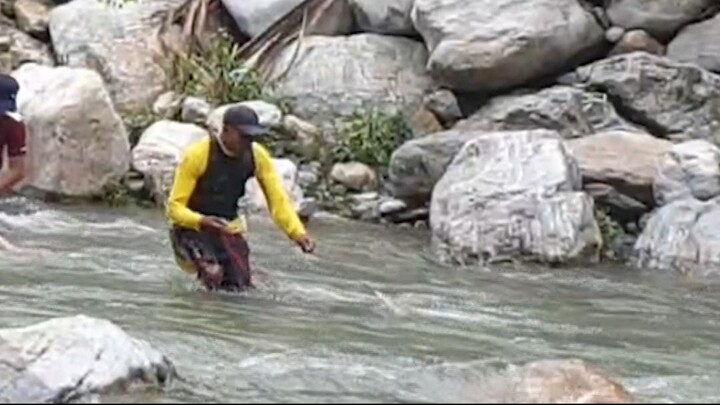 Cast Net Fishing in Nepal | Himalayan Trout Fishing | Cast Netting |